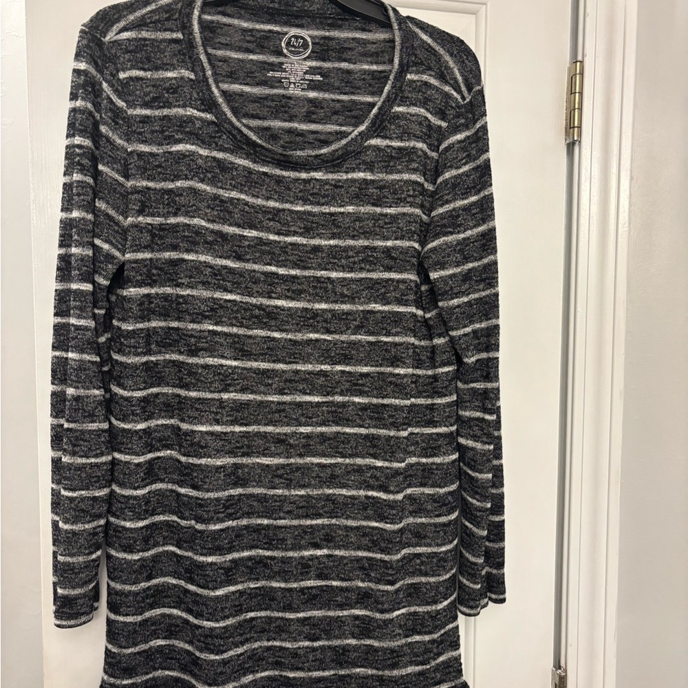 Maurices Black and White Striped Top size large looks great with leggings